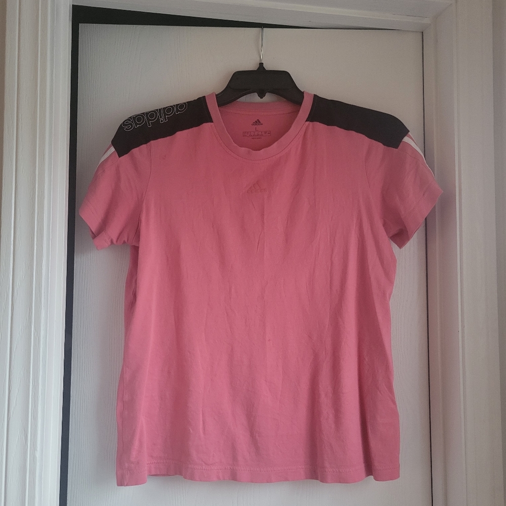 🟣Pink Adidas tee shirt
